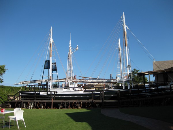 n_img_1205__pearl_lugger_at_broome.jpg