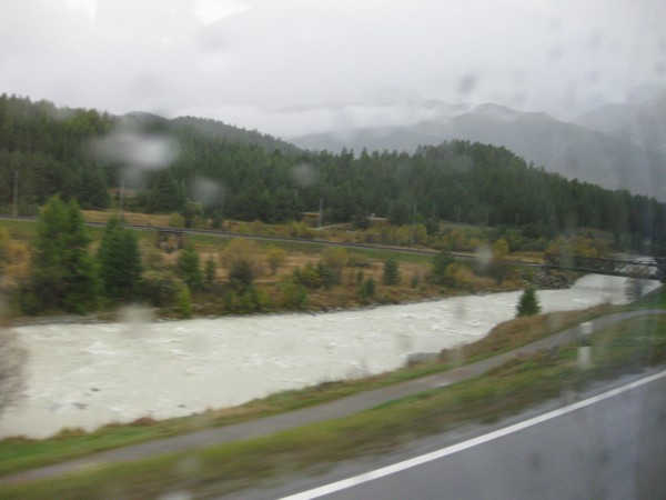 n_img_3070_white_glacier_water_stream.jpg