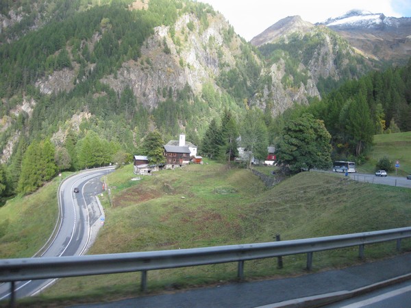 n_img_3318____and_around_another_hairpin_turn.jpg