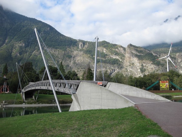 n_img_3615_artistic_bridge_near_sion.jpg