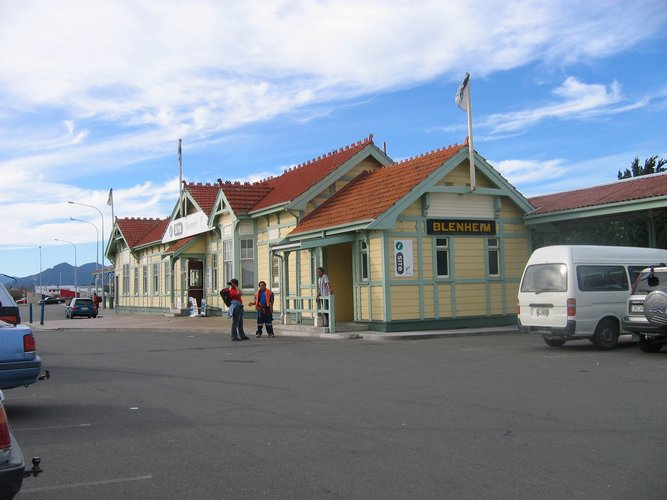 2007_04_03__2353_blenheim_train_station.jpg